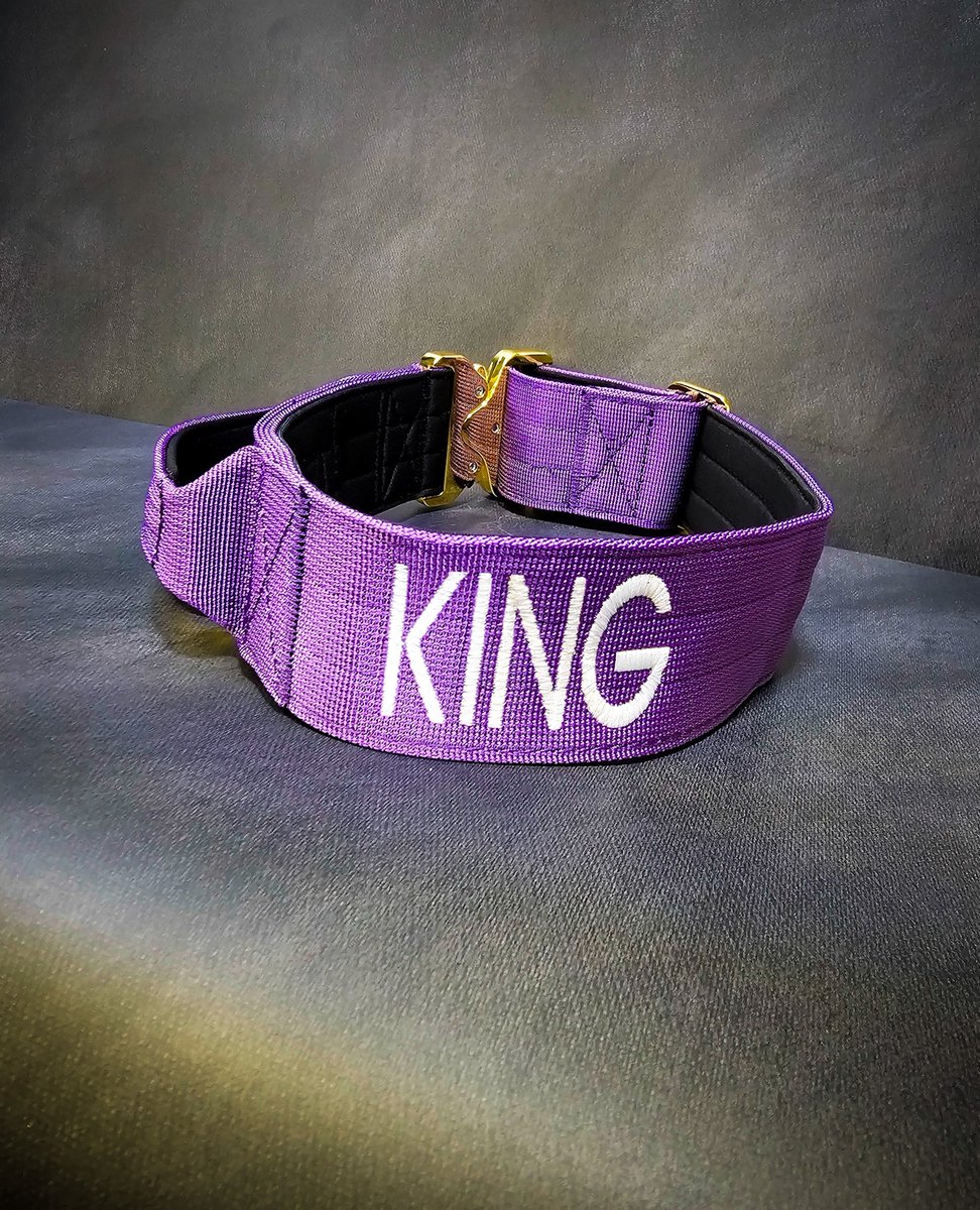 King
➖Font: Avante
➖Colour: White
➖Collar: 5cm Purple Gold Series⁠⁠
⁠
⚜️ Regal Dog - The Luxury Dog Brand ⚜️⁠
⁠
🛒 Shop Now: REGALDOG.CO.UK⁠
⁠
➡️ #RegalDog⁠ #MyRegalDog⁠
#LuxuryDogCollars #DogCollars #DogChains #DogAccessories #LuxuryDog #Dog