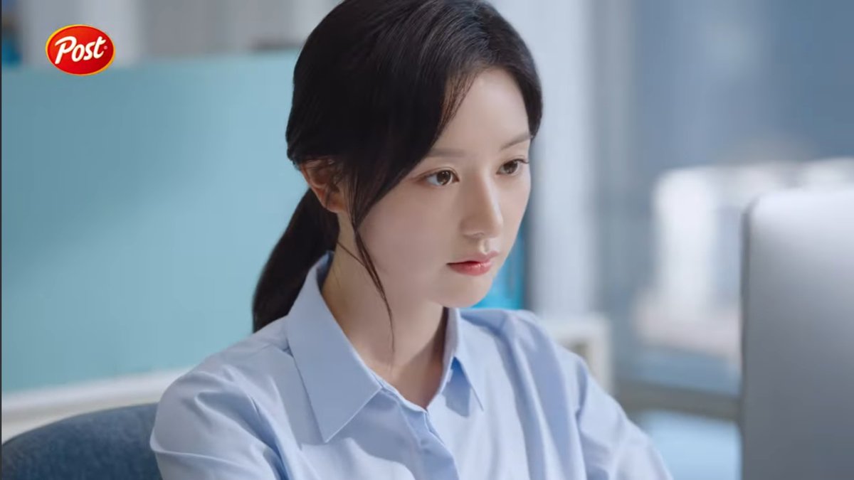 회사 컴퓨터 앞에서 일하는 연기를 보자마자 염미정이 떠오름🤦‍♀️ 과로에 찌든 계약직에서 프로미 낭낭한 존멋사원으로 성장한거 보는데 괜시리 대견🥹