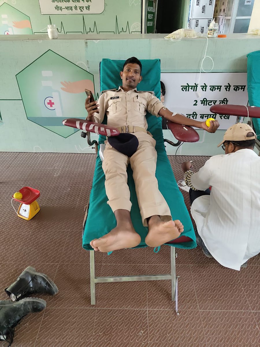 ranchi_rims's tweet photo. रिम्स के बहुमंजिला पार्किंग में Home Guard के जवानों के लिए रक्तदान शिविर का आयोजन किया गया

#BloodDonation @HLTH_JHARKHAND https://t.co/WWPFpa0NcA