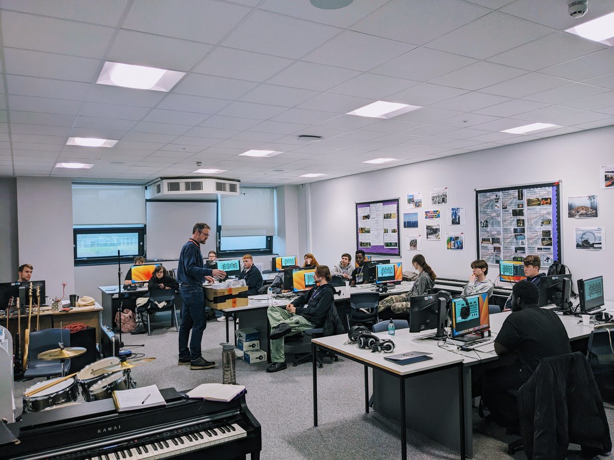 EHCleeds's tweet image. Thank you to Senior Music Tech Lecturer, Chris Dewey, from @HuddersfieldUni for running a guest lecture and session on audio and #SoundEngineering for our #MusicTechnology class this afternoon. 🎚 🎶

#musicstudents #musictech #musicproduction