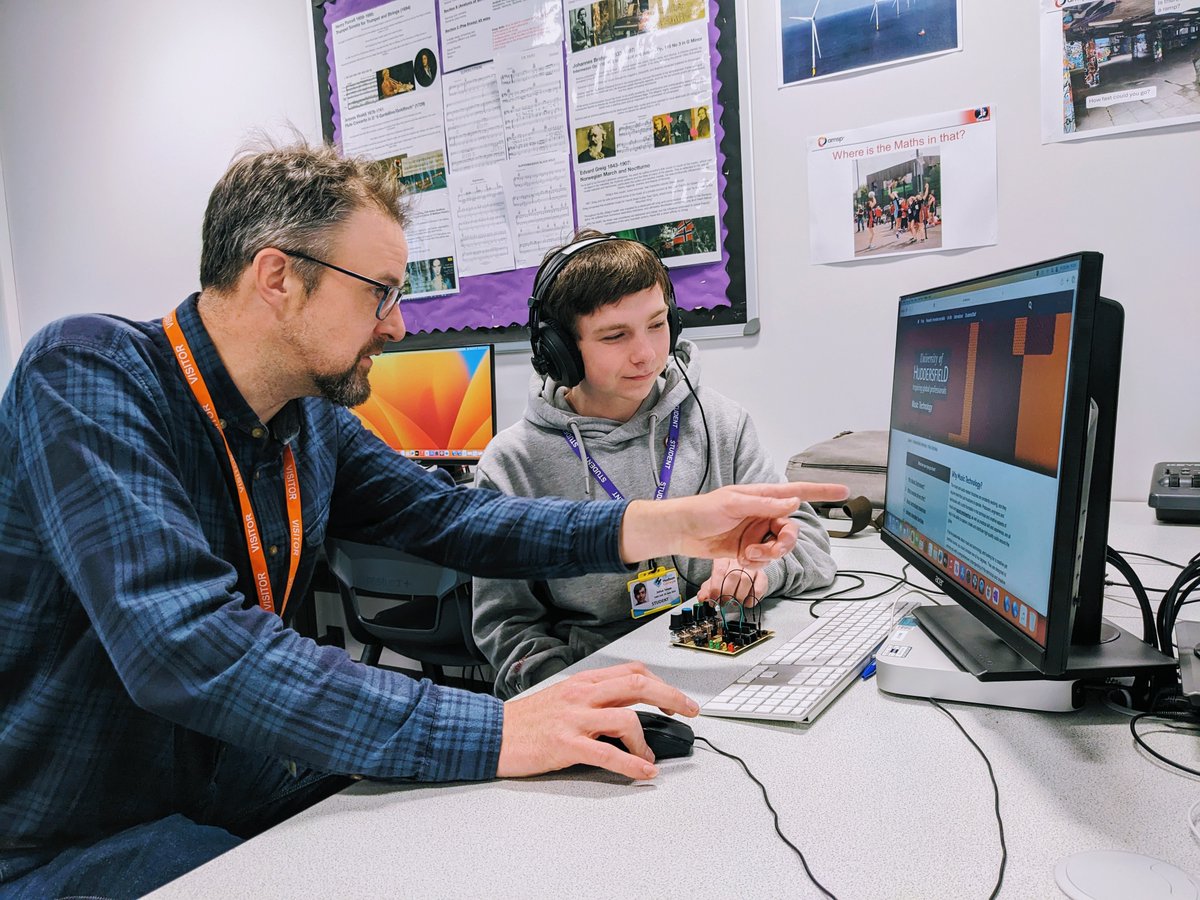 EHCleeds's tweet image. Thank you to Senior Music Tech Lecturer, Chris Dewey, from @HuddersfieldUni for running a guest lecture and session on audio and #SoundEngineering for our #MusicTechnology class this afternoon. 🎚 🎶

#musicstudents #musictech #musicproduction