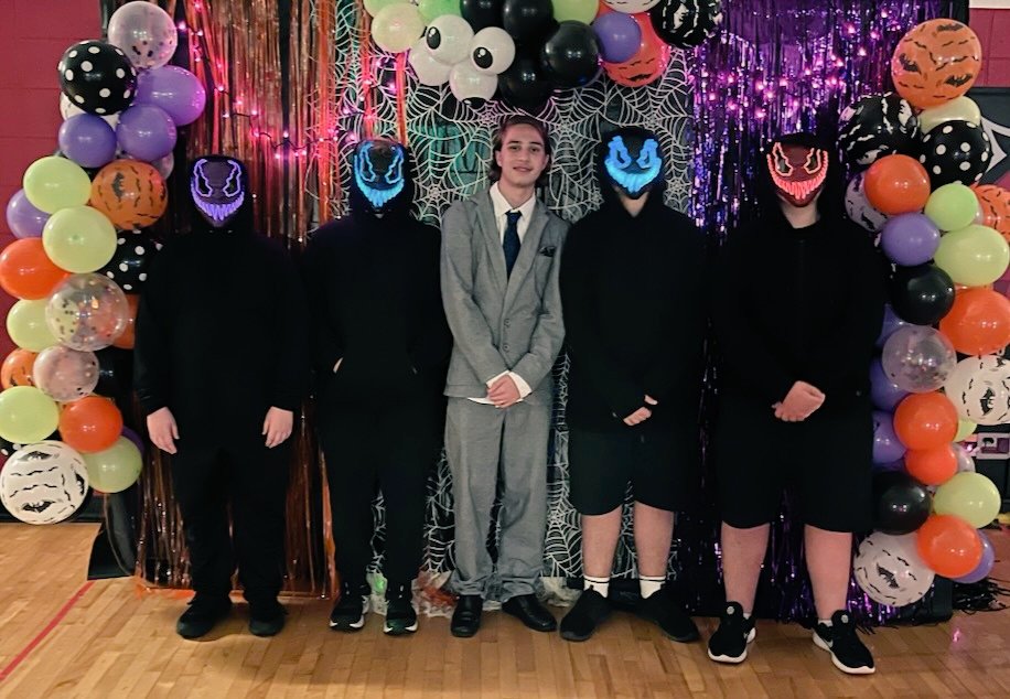 Girls22The's tweet photo. Jerling Boo Bash 2023! Thank you to the custodians, volunteers and student volunteers for an easy breezy event! Costumes were awesome! @JerlingJayhawks @ProrokLeads @MrsHalperEDU @OSD135 https://t.co/mjTfcgGiKd