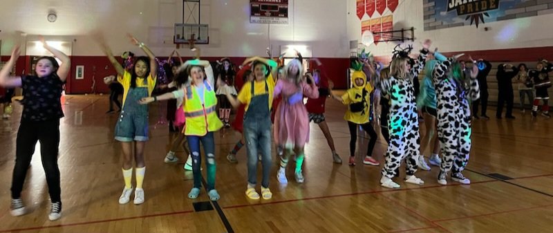 Jerling Boo Bash 2023! Thank you to the custodians, volunteers and student volunteers for an easy breezy event! Costumes were awesome! <a href="/JerlingJayhawks/">Jerling Junior High</a> <a href="/ProrokLeads/">Daniel Prorok</a> <a href="/MrsHalperEDU/">Dana Halper</a> <a href="/OSD135/">Orland District 135</a>
