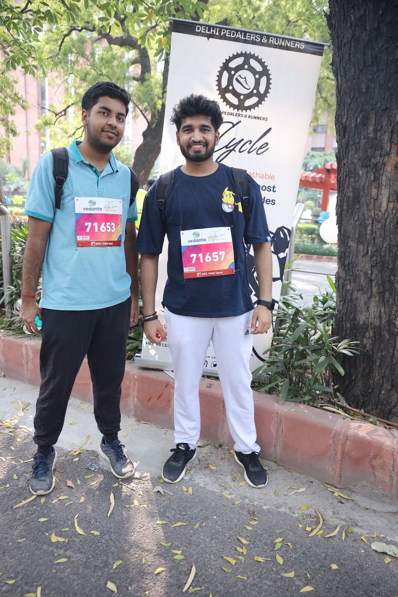 DPRdelhi's tweet photo. Did you run @delhihalfmarathon ? Did you say 'Hi' to our gang at our snacks or water station?

We loved cheering for you 🤩!

Run to stay healthy and cycle to keep the city healthy 🌍 @dalipsabharwal

#VedantaDHM #MakeDelhiBreathable #CycleToWork #bicyclemayordelhi #DPRrocks https://t.co/M3AOywOZUG