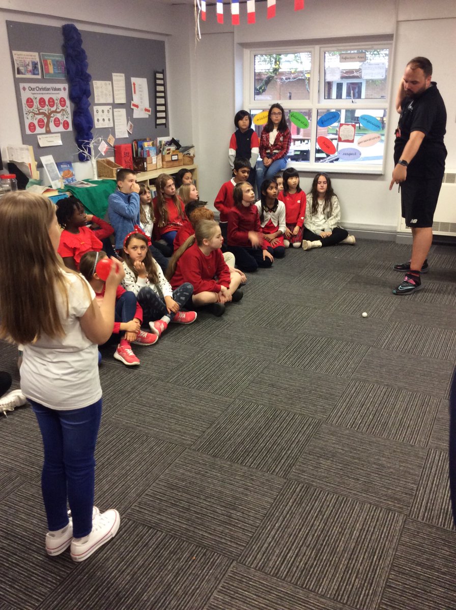StPhilipsY5C's tweet photo. Bonjour! We had a brilliant day celebrating the French language and culture today, we even had a visitor to teach us some French. 🇫🇷 @StPhilipCEAP #teamstphilips https://t.co/ZYyHx3BPlj