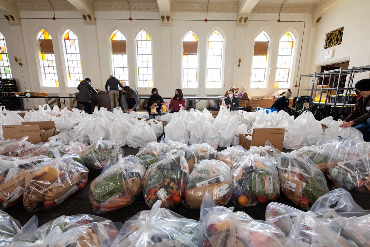 Volunteer call! Mutual Aid project Market Box needs 4-6 more drivers Saturday afternoon to deliver free food on the South Side. 2hr routes, a very concrete way to take care of each other in these heavy weeks. First-timers welcome! Sign up at bit.ly/drivemarketbox