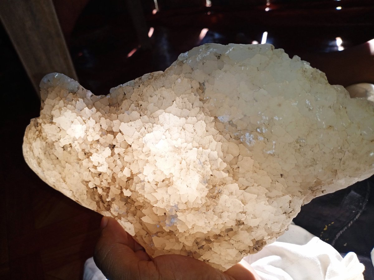 QuietMan2157's tweet photo. Is this quartz or crystal? Dm me if you are interested to buy this thing💎 https://t.co/yuTKrk4zO6