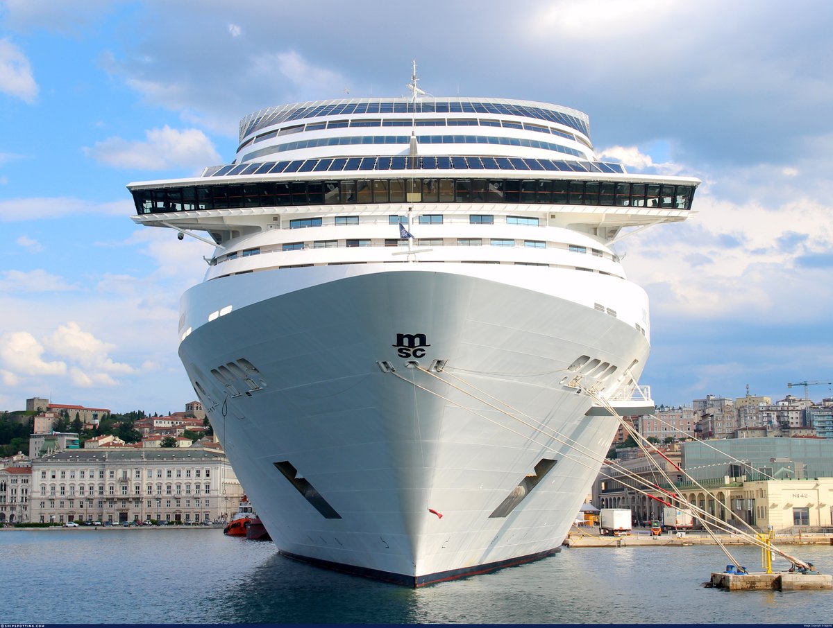 ShipSpottingCom's tweet image. Face-to-face with MSC Splendida (IMO: 9359806) captured by Iappino - ShipSpotting.com 📸🛳️

Upload your photos to  today! ⛴️

#MSCSplendida #IMO9359806 #ShipSpotting