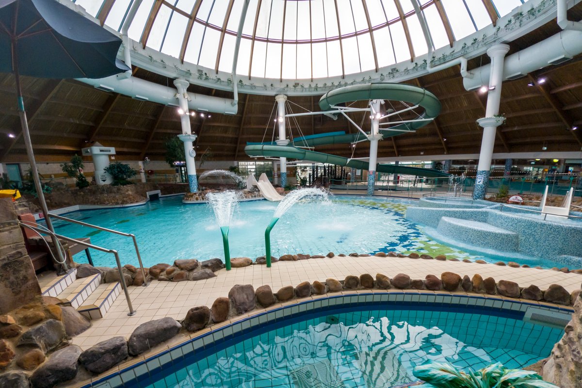 Thumbs up everyone its Friday !!!🥳
Come down and enjoy a splashing fun filled day this weekend🏊
Open from 10am-7pm Saturday and Sunday😁
aquadome.ie 
#VisitTralee #ExploreTheKingdom #explorekerry #lovetralee #mtukerry