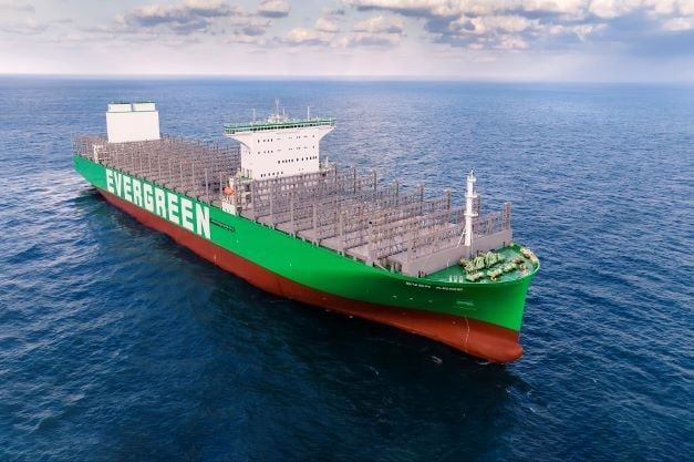 Taiwanese container shipping major Evergreen has teamed up with Copenhagen Infrastructure Partners (CIP) for collaboration on #hydrogen-based marine #fuels buff.ly/402jhVg #maritime #shipping #decarbonization #cleanfuels