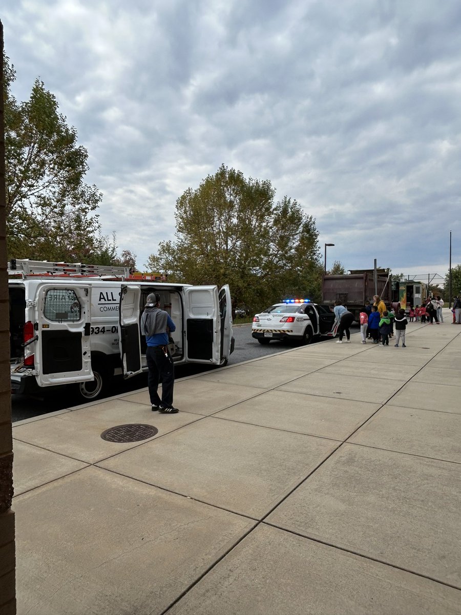 WTMcDonaldWRES's tweet photo. Transportation Career Day here at Weller Road Elementary. Thank you to all the community members who volunteered their time. @MCPSCommunitySc https://t.co/wBNJpEUc9P