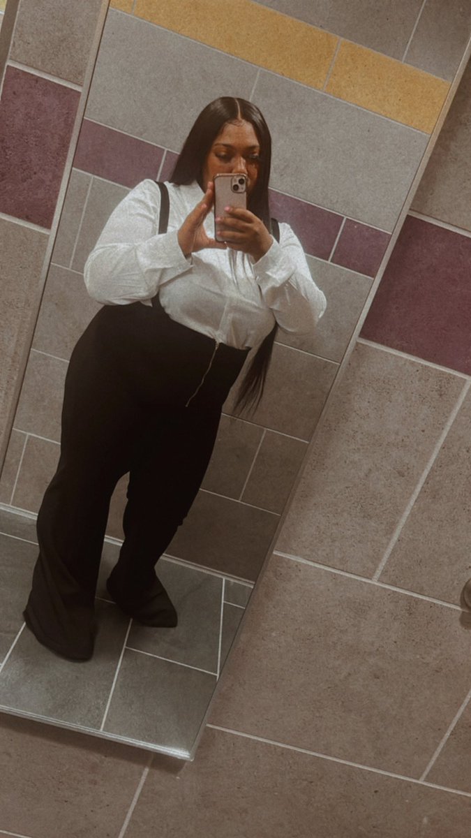 Just Some Poised Pics For Your TL🖤