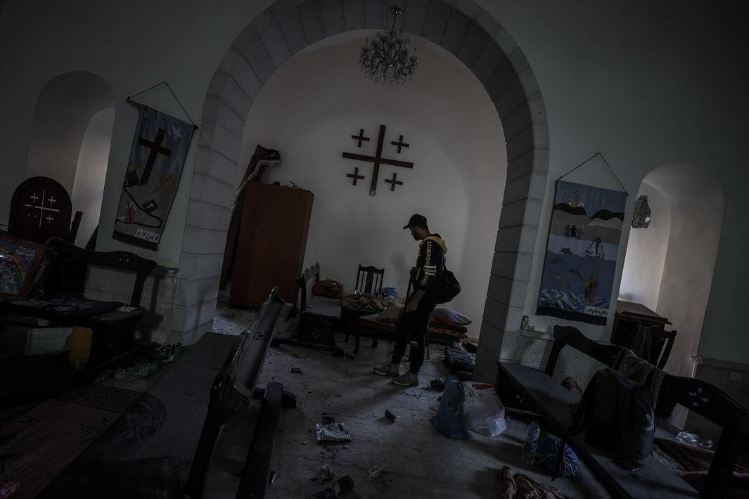 gulfphotoplus's tweet photo. The Al Ahli Baptist Hospital in Gaza which was bombed by Israeli warplanes, 18.10.23 .⁠
⁠
Photography by Ali Jadallah 
⁠
Please follow and support Ali’s heroic work. 🇵🇸 ❤️
https://t.co/MOg2SI44oM https://t.co/jBXinJ5m5q