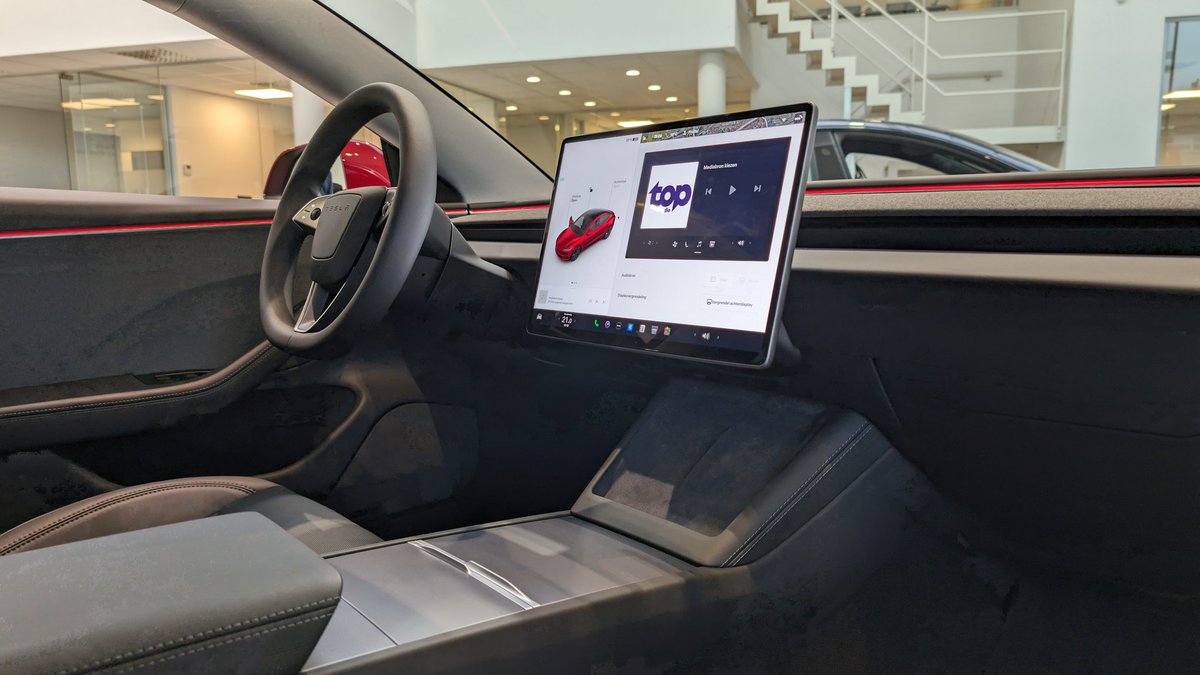 TeslaNieuws_'s tweet photo. This beauty π just entered the showroom at @Tesla Brugge !
Be welcome and enjoy the upgraded version of the Model 3
#Tesla #UpgradedModel3 #UltraRed
#TeslaEurope @TeslaEurope
πΈ : @LucWaterlot /@TeslaNieuws_ https://t.co/Q0z4oQpEfZ
