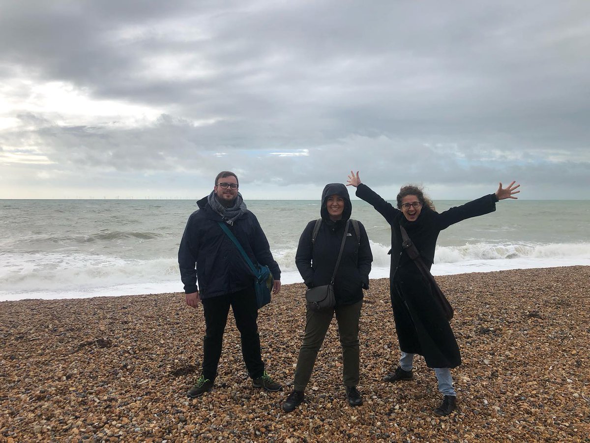 Our Italian visitors La Fonte Musica are preparing for their concert tonight with a breezy trip to Brighton beach! Now that they've blown the cobwebs away, why not join them in St George's Kemptown tonight at 7.30pm for some medieval Italian gems? 🎟️loom.ly/xucPZ2c