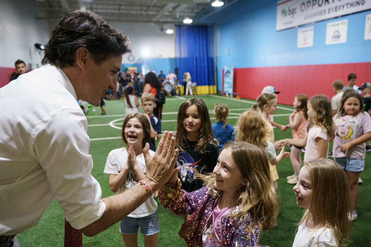 Justin Trudeau giving a little girl a high-five