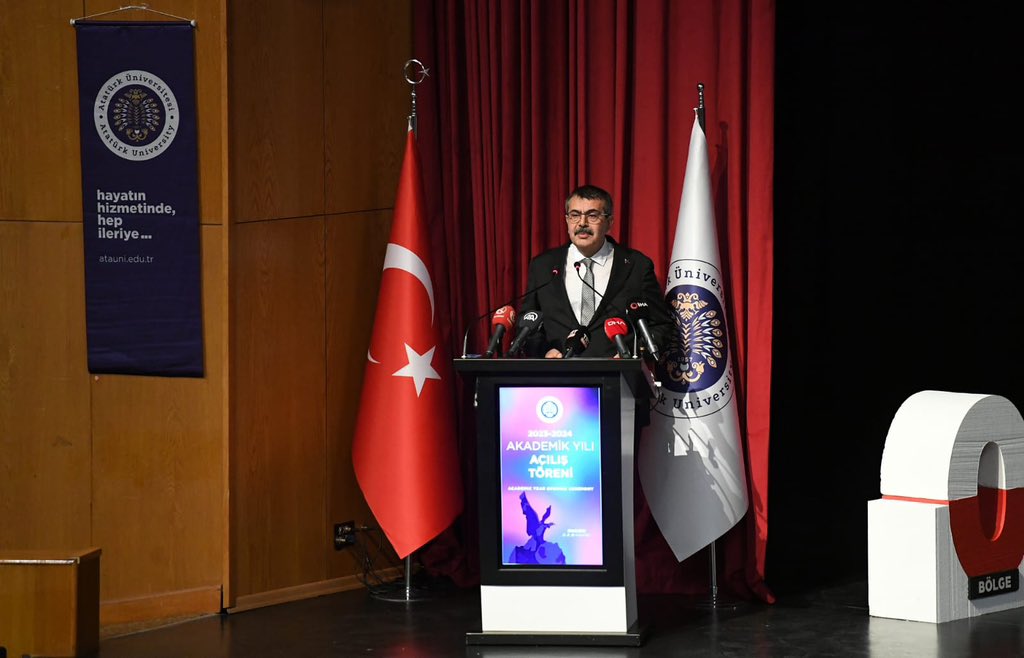 projesor's tweet photo. Güzel bir sonbahar günü Milli Eğitim Bakanımız Sn. Prof. Dr. @Yusuf__Tekin beyin katılımı ile Atatürk Üniversitesinin 2023-2024 Akademik Yılı Açılış Töreni gerçekleştirildi. Hayırlı olsun. https://t.co/sBsRMZEyVa
