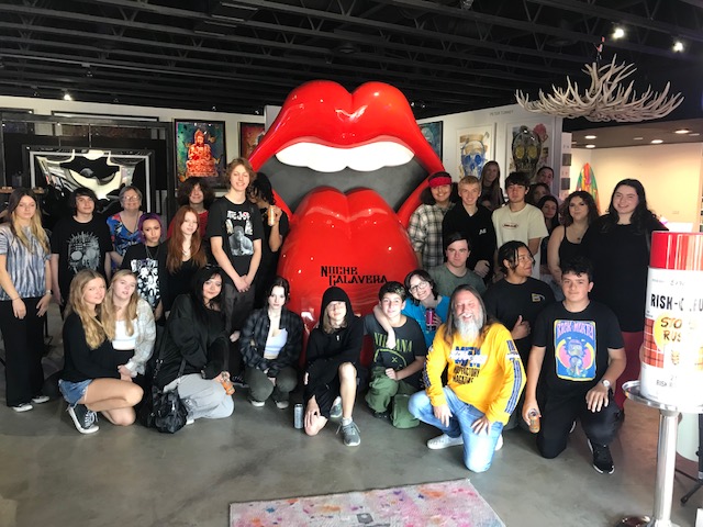 OVHSPrincipal1's tweet photo. A huge THANK YOU to the world renowned artist Risk Rock for giving the Oak View students a tour of his art studio and his gallery - complete with a Q&amp;A!!! What a great day for the students! https://t.co/ofgPUZ8uWs