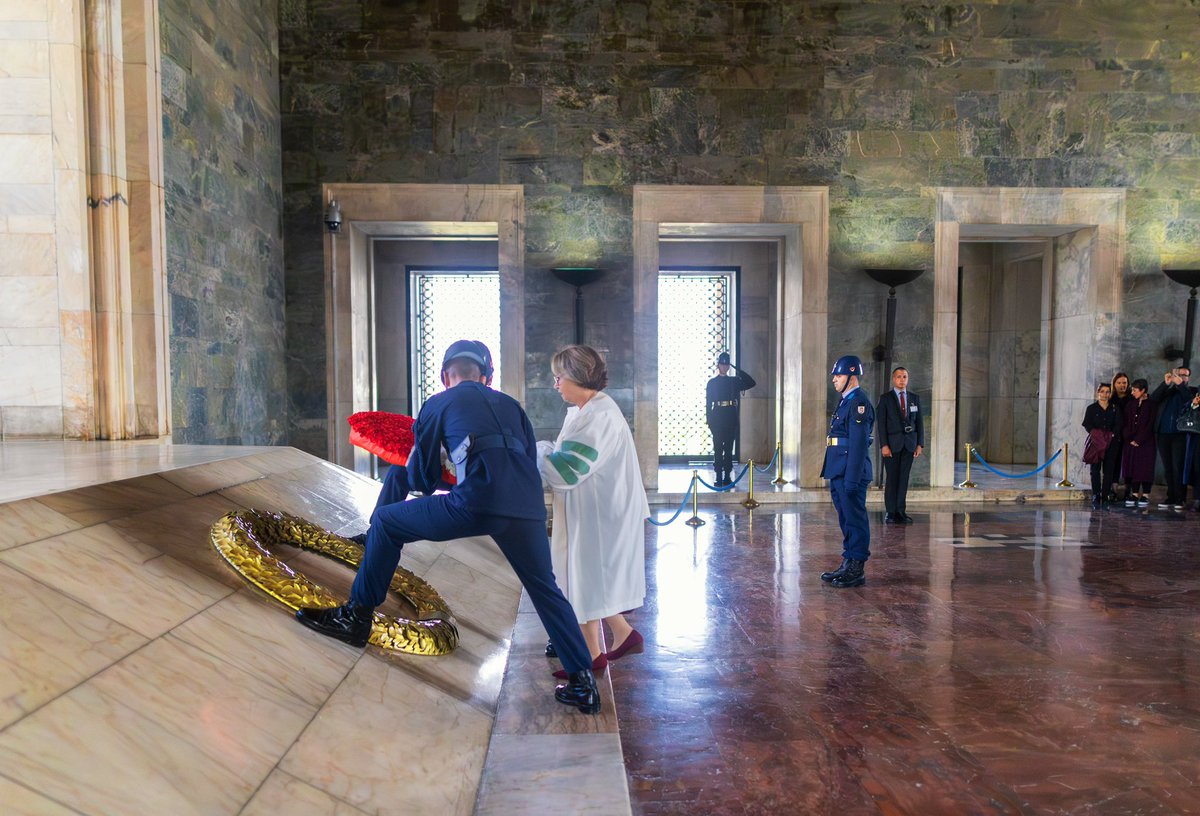 Ulu Önder Gazi Mustafa Kemal Atatürk, Atatürk Rönesansı’nı devam ettiren Yeditepe Üniversitesi olarak, Cumhuriyetimizin 100. Yılını gururla yaşadığımız bu günlerde, bizlere bıraktığınız bu büyük miras için sonsuz teşekkürlerimizi sunmak üzere yüksek huzurunuza geldik.