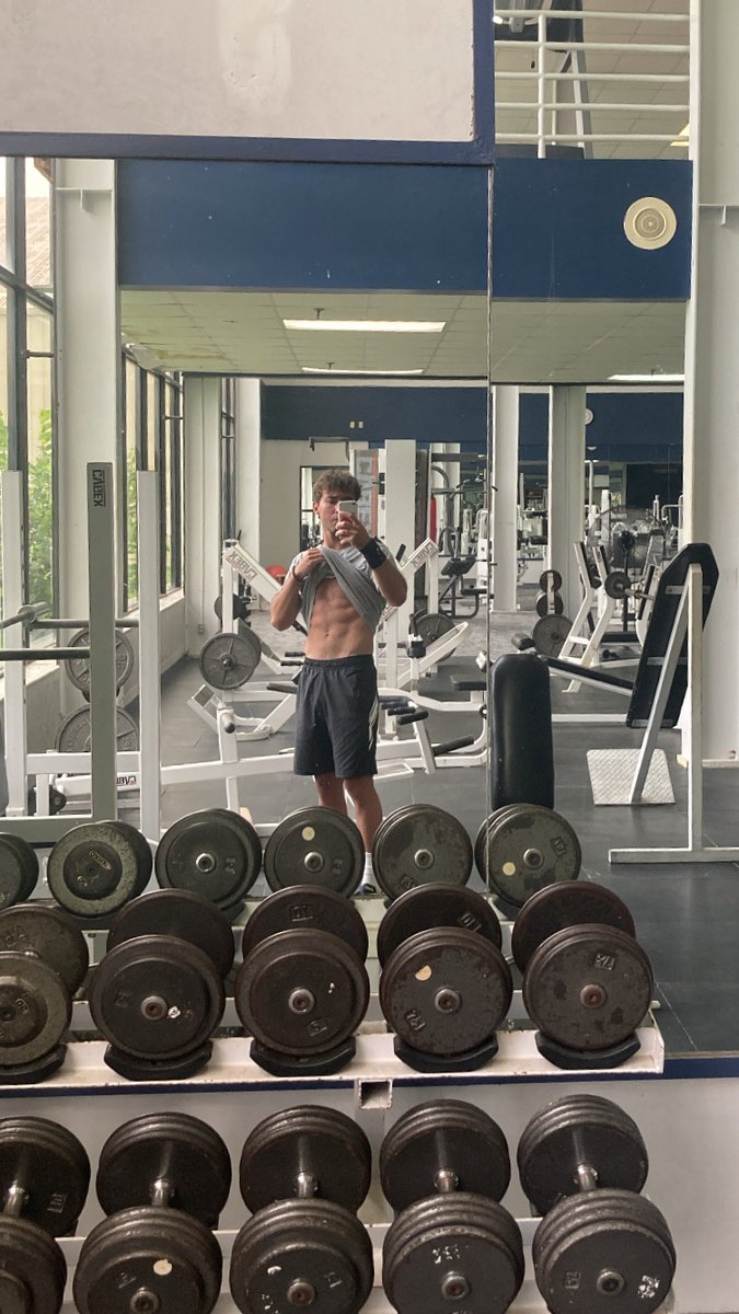 NinoParrondo's tweet image. List of processed foods you should avoid if you want to achieve and maintain a very low body fat percentage.

THREAD