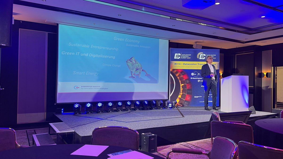 nachhal_TECH's tweet photo. Auf dem #Datacenter Strategy Summit von der @vogelitakademie  sprach Dr. Ralph Hintemann vom @Borderstep_org  zum Thema "Trends für das Datacenter 2035". https://t.co/QyO39I7vvK