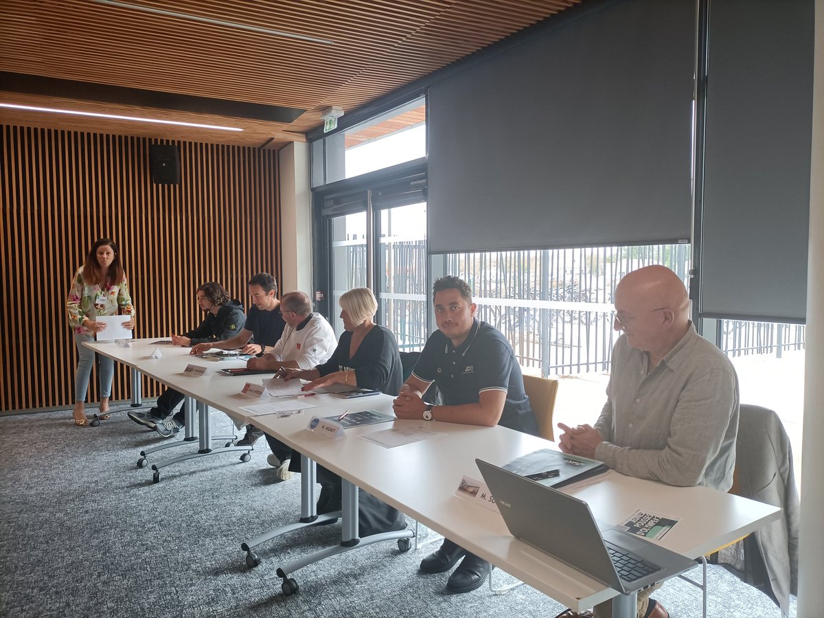 #JPOlympe Le jury a délibéré et s'apprête à rendre les prix <a href="/stmgolympe/">STMG d'Olympe de Gouges</a> <a href="/Occitanie/">Région Occitanie</a> <a href="/CDaldosso/">Caroline Daldosso-Richard</a> <a href="/SEPOdeGMontech/">Lycée Olympe de Gouges MONTECH</a>