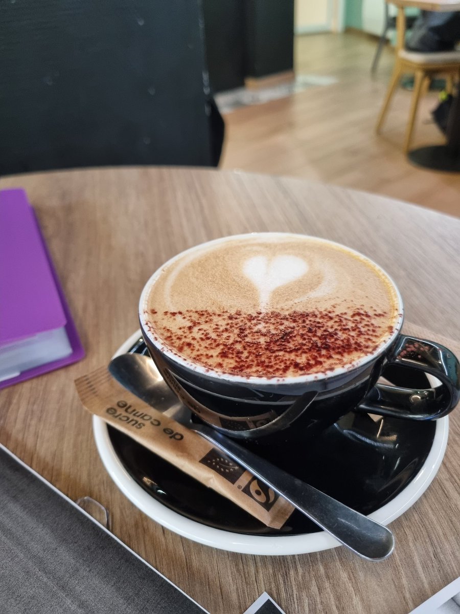 Sab_Bdt's tweet image. Le meilleur capouccino du coin 💜

#weekendiscoming