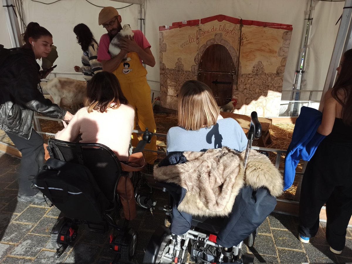 lechevali's tweet photo. Déjà la 8ème édition d'Handipartage à #Courbevoie! Les ateliers ont commencé au centre évènementiel sur le thème de l'équilibre de vie 
👉Le Programme : https://t.co/lsZUDoFL2k https://t.co/3MCVHdoCVT