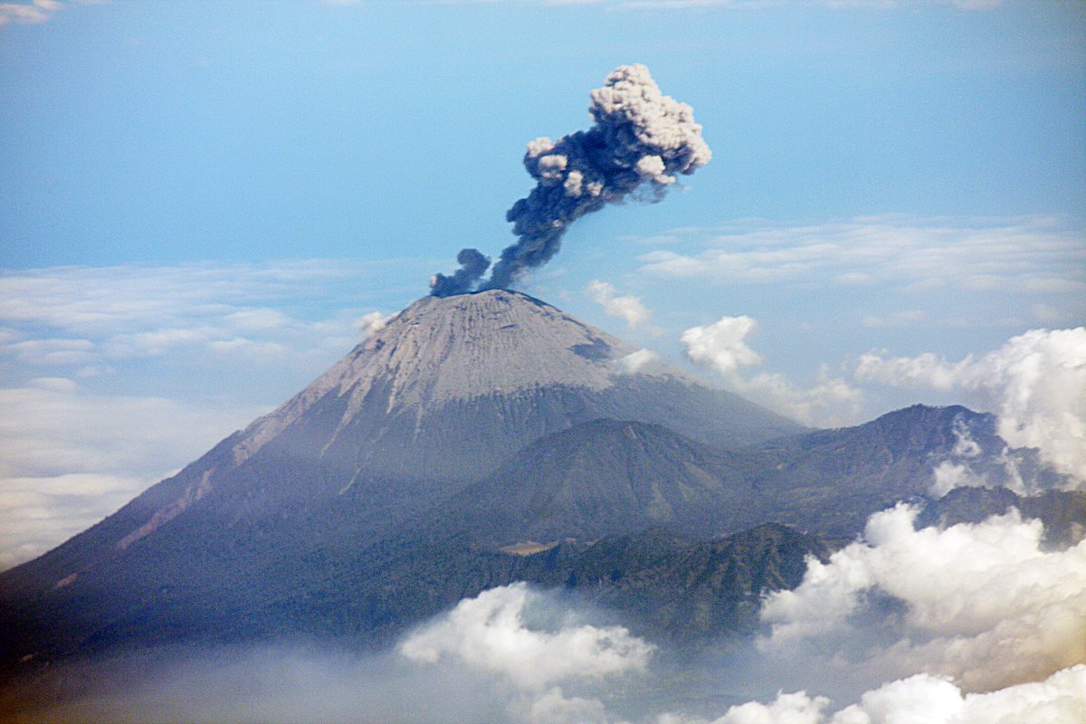 ‘Fizzy pop’ process reveals copper-rich #volcanoes? Yep, you heard that right. 👇Full story👇 le.ac.uk/news/2023/octo…