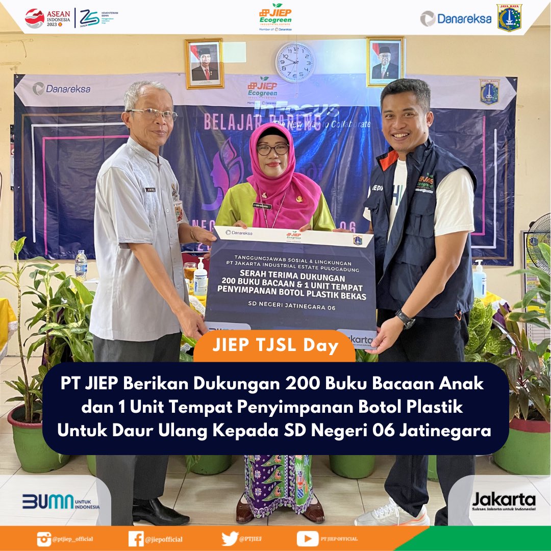 PTJIEP's tweet photo. Hi #SahabatJIEP

Melalui Program Tanggung Jawab Sosial dan Lingkungan PT JIEP memberikan bantuan berupa buku bacaan dan perlengkapan perpustakaan lainnya ke SD Negeri 06 Jatinegara dalam Program JIEP Book Corner https://t.co/GFEVws20tu