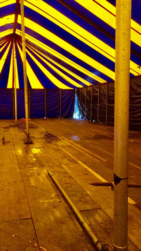 <a href="/ALS_WATB/">alshetlichtuitgaat</a> is genoodzaakt om de tocht niet door te laten gaan. Beheerders van terreinen, waaronder gemeente Eindhoven, trekken toestemming om over hun percelen te fietsen in onder deze weersomstandigheden. De tent blijft leeg!