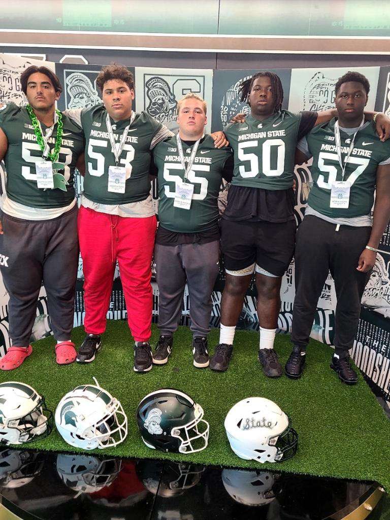 CharlieN2026's tweet image. Super excited to head back over to East Lansing to catch the Michigan vs Michigan State game! @marty_martens82 @MSU_Football @MSUFBRecruiting @CoachGebhardt @JayJohnsonFB @AllenTrieu @CoachCKap @TheD_Zone