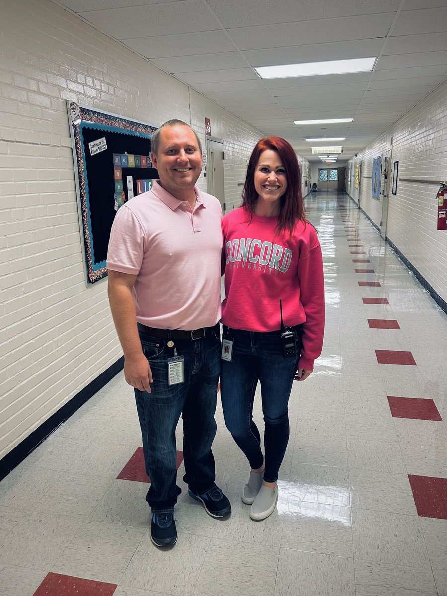 Pink Out Day at @RichmondDrive 🌸 #AssistantPrincipal #Dean #BreastCancerAwarenesMonth @RockHillSchools