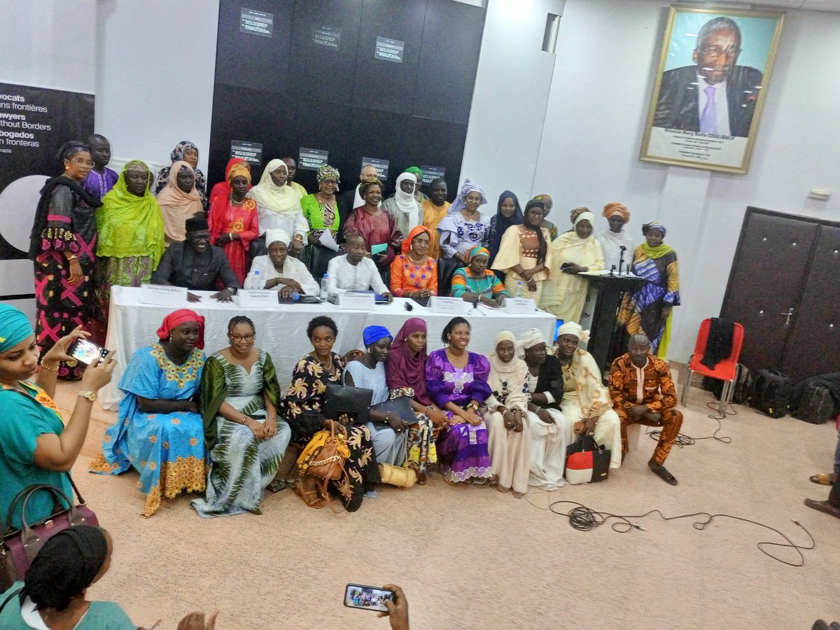 Comment enrayer les violences faites aux femmes et aux filles au #Mali ? C'était la problématique de la conférence débat qui a bouclé la rencontre annuelle des AAC du projet JUPAX.
<a href="/ASFCanada/">Avocats sans frontières Canada</a> 
<a href="/mjdhmali/">Ministère Justice</a> 
#projetjupax 
#ensemblecontrelesviolencesfaitesauxfemmesetfillesaumali