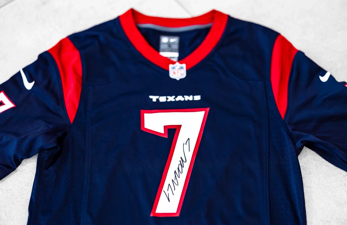 HoustonTexans's tweet image. Which autographed item should we giveaway? 👀

❤️ for C.J. Stroud jersey
🔁 for Defense helmet