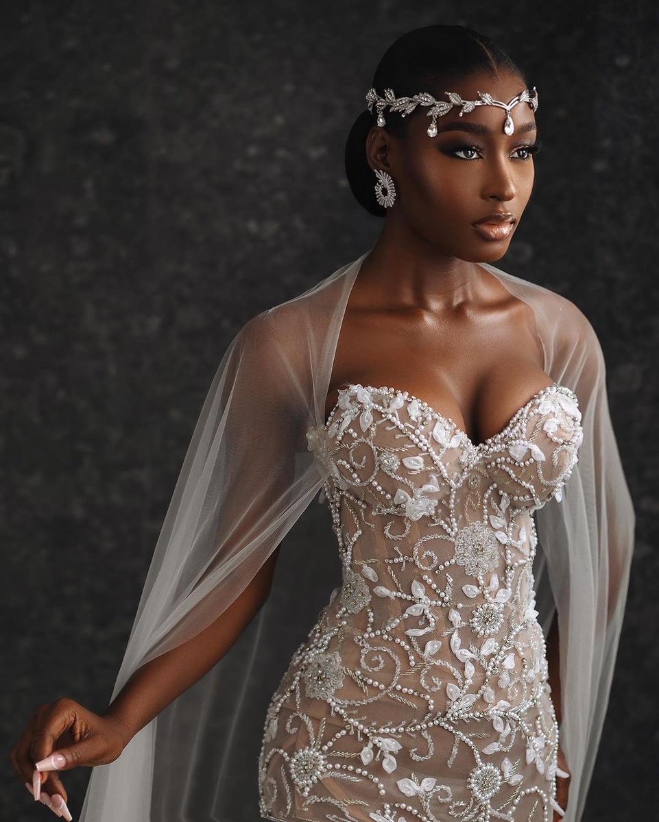 campussnap0's tweet photo. Muse: @_queendammy
Style by: @lakimmyfashion
Photographer: @tosinjoshweddings , @stephn_ad
Mua:  @revysbeauty
Hairstyling: @hairbyposhclass
Accessories: @bellezaaccessories_

#weddingbycampussnap
#campussnap https://t.co/fByTCpqBSi