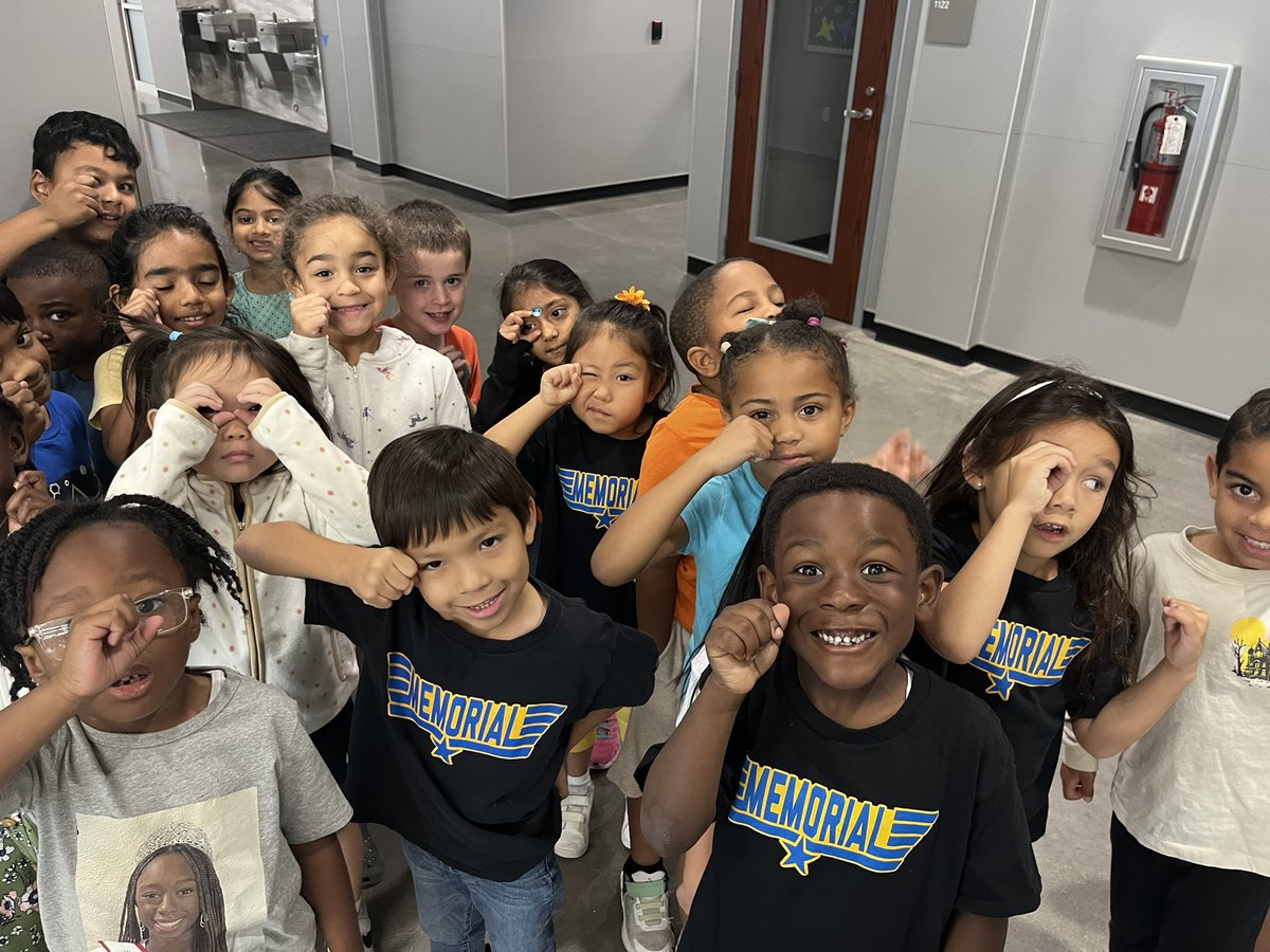 schoolwithstew's tweet photo. My Kinder Detectives searching for safe and unsafe choices for Red Ribbon Week! @lauraknorton https://t.co/ovTrZghB6w