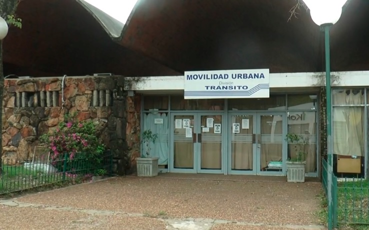 CronicasDelEste's tweet photo. TERREMOTO EN LA INTENDENCIA DE SALTO: DOS JERARCAS RENUNCIAN EN MEDIO DE UNA INVESTIGACIÓN DE FISCALÍA. ABOGADA E INSPECTOR MUNICIPAL INVOLUCRADOS
https://t.co/oBaTAINRf9 https://t.co/85p2syv9Ps