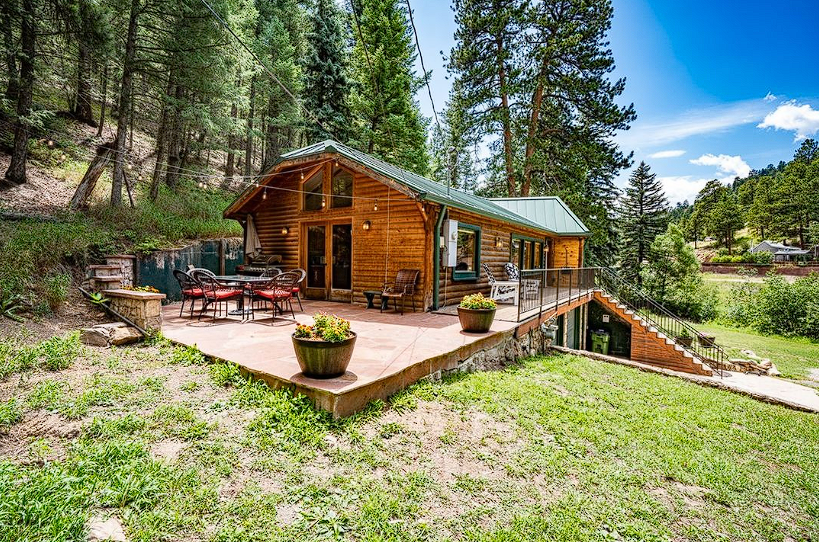 You can visit a 5-star hotel OR see the millions of stars from right here ⭐🌌
.
.
.
#mountains #mountainscape #mountainside #mountainshotz #mountainscenery #naturestay #hotelhideaway #hotelroom #hotelgoals #hotelierlife #hotellifestyle #visitcolorado #colorado #coloradolife