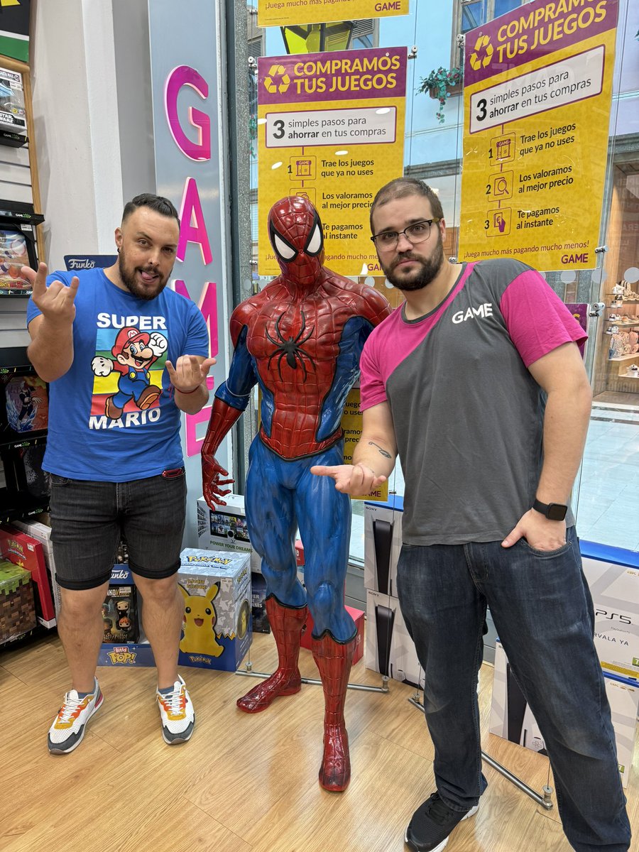 kaozete's tweet photo. Vena sacarte una foto en @CCLaVilla @VideojuegosGAME https://t.co/SsFbyJ4Nne