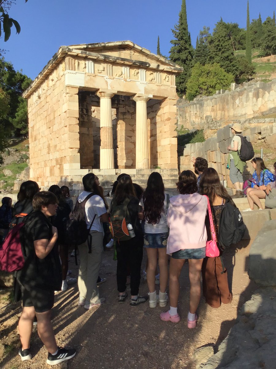 StahsClassics's tweet photo. Day 4 of the Classics trip to Greece- exploring the beautiful sanctuary of Delphi on the slopes of Mount Parnassus. @STAHS https://t.co/35WFTRkIyg