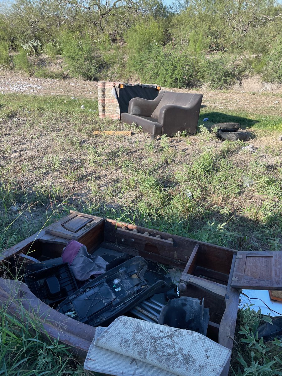 hcdd_1's tweet photo. Our crews picked up tires, house appliances and old furniture along our ditches.
Please, remember to report any sightings of illegal dumping at 📞 1-800-381-1051

#gohcdd1 #reportillegaldumping https://t.co/u2ko1Az48X