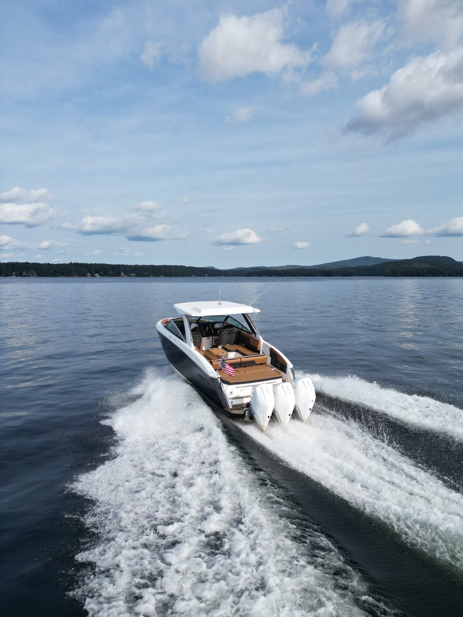 Our @CobaltBoats R33 sets the bar for epic, luxury boating. ✨