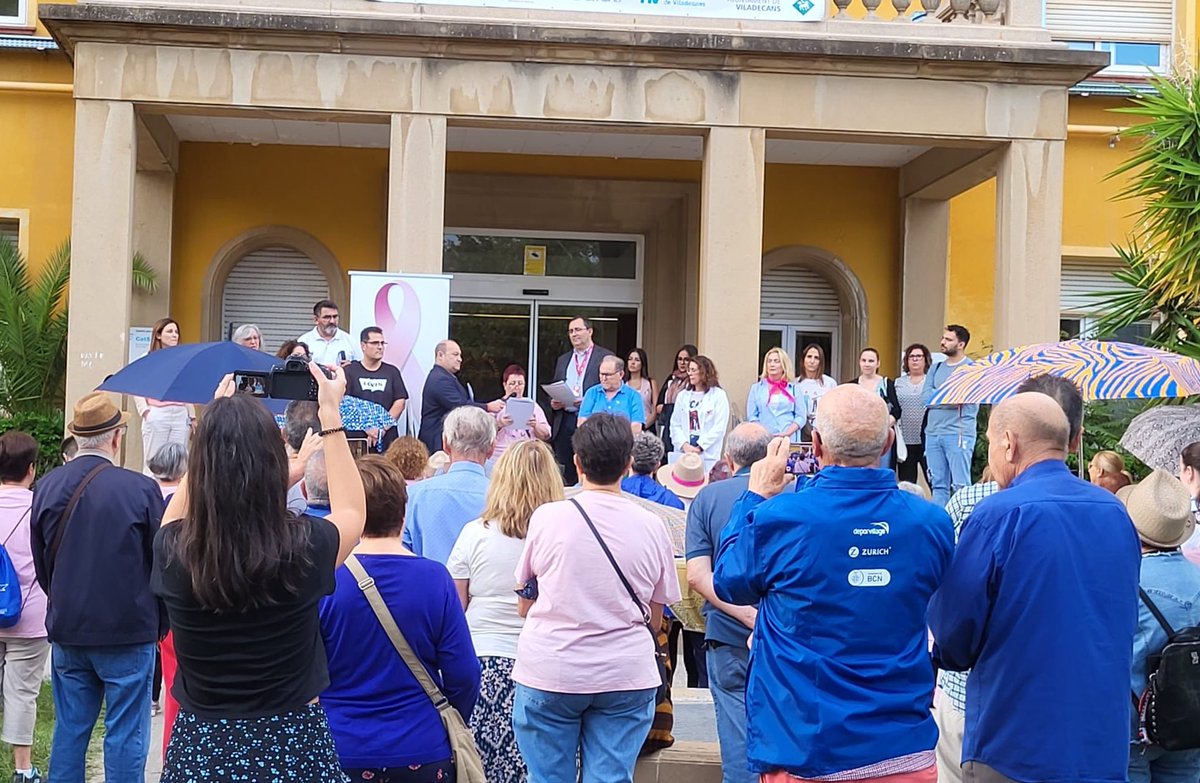 JoslingMontilva's tweet photo. Ayer #190ct en la lectura de manifiesto contra el #CáncerDeMama.
Un diagnóstico a tiempo es la mejor forma de combatir el cáncer de mama.
Luchemos para que no exista ningún tipo de impedimento para que los recursos sanitarios lleguen al mayor número de españoles.
#VOXViladecans https://t.co/HbsHS73FLJ