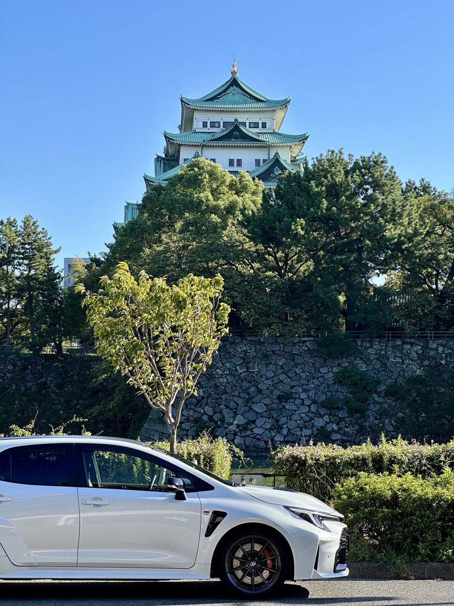 kkgrc1515's tweet photo. 午前中晴れてたので名古屋城バックに撮ってみました😎
カロフェスに向けて洗車も完了!
でも雨ふってきた…☔
#カロフェス富士でお会いしましょう
#カロフェス富士で会いましょう
#GR #GRカローラ #grカローラ #grcollora #toyota #トヨタ #カローラ https://t.co/KvLHM7AsKW