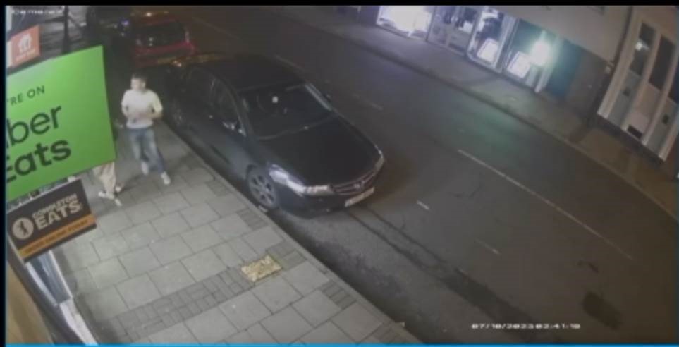 As part of our enquiries into an assault in Congleton over the weekend, we have released a CCTV image of a man we’d like to speak to. More here:
orlo.uk/Jt71H