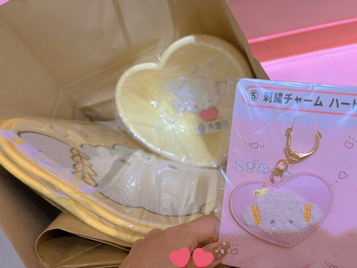 tm_harosui's tweet photo. 下位賞もこんなにデカいだなんて、、、聞いてないよ🥺🥺🥺
飲み会前に引いたら大荷物だけど、こぎみゅん単体クジありがとうございます https://t.co/2LkdppNYo3