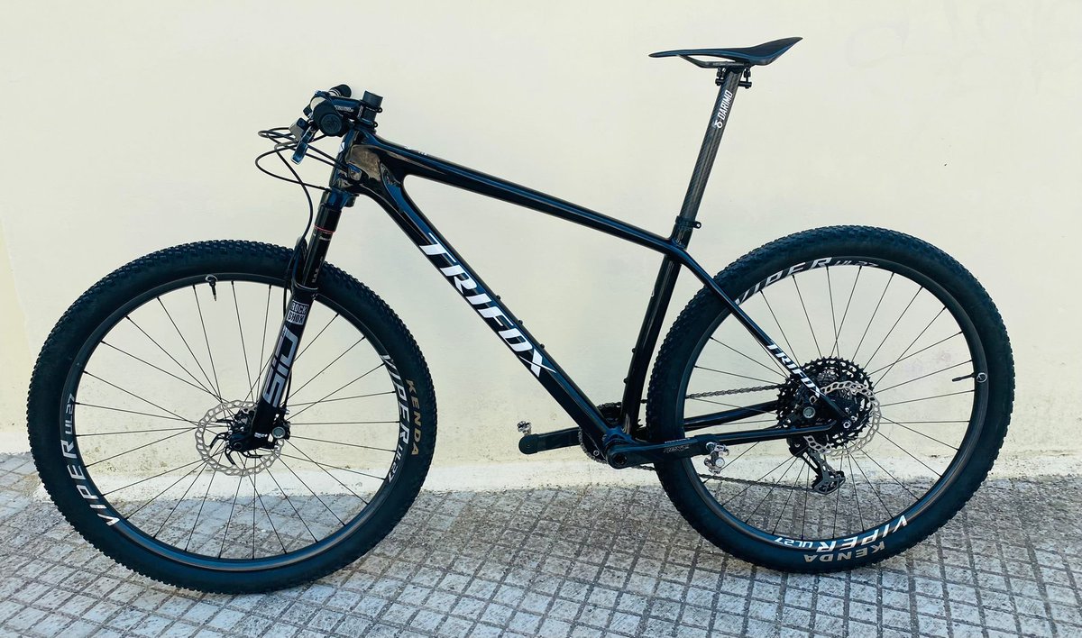 TrifoxBike's tweet image. Trifox Ultra Light 29er Carbon Hardtail MTB Frame SDY20 🚵‍♀️
🛒 bit.ly/45PtLd0

#sdy20 #ultralight #carbonhardtailmtb #downhillmountainbiking #mtbgram #mtbiking #mtbrider #ridemtb #mtbdaily #travel #mtb #motivation #adventure #mountains #mountainbike #enduro #cyclinglife