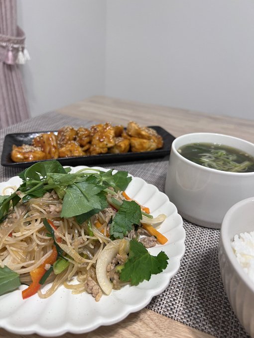 今日のおうちごはん 久しぶりに白米登場🍚（いつもは玄米） 食欲の秋ーっ！！！ https://t.co/hjfalRsLpu