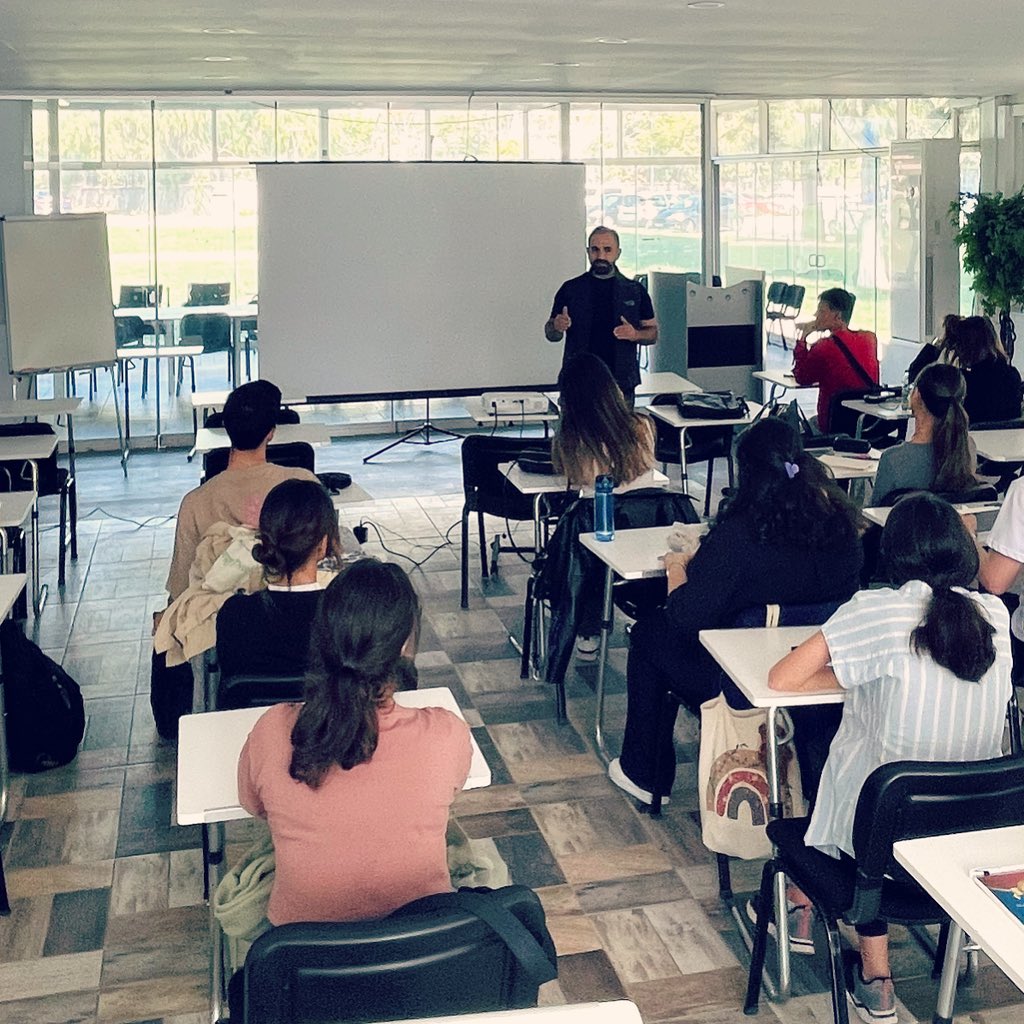 egeodek's tweet photo. Dekanımız Doç.Dr. Sayın Fırat SARSAR’ın Öğrencilerimize yönelik olarak hazırlamış olduğu TÜBİTAK 2209 Proje Eğitimleri, Araştırma Odaklı Öğrenci Merkezimizde (AROM) Perşembe günleri 13.00-15.00 ve 15.00-17.00 saatlerinde iki şube olmak üzere devam etmektedir. @profdrnecdetbudak https://t.co/cRnuO4Ty6F